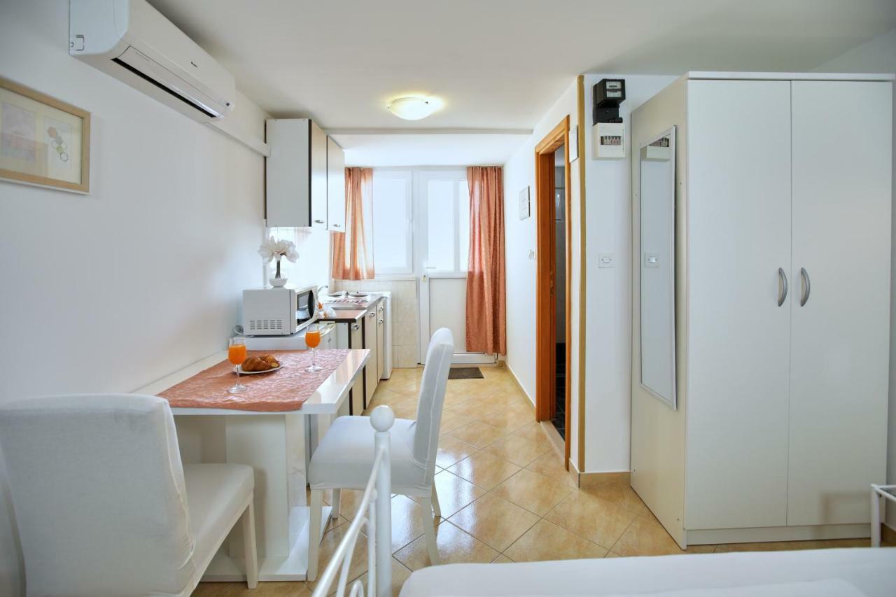 Studio Kristic, Cozy Studio With A Terrace Dubrovnik Exterior photo
